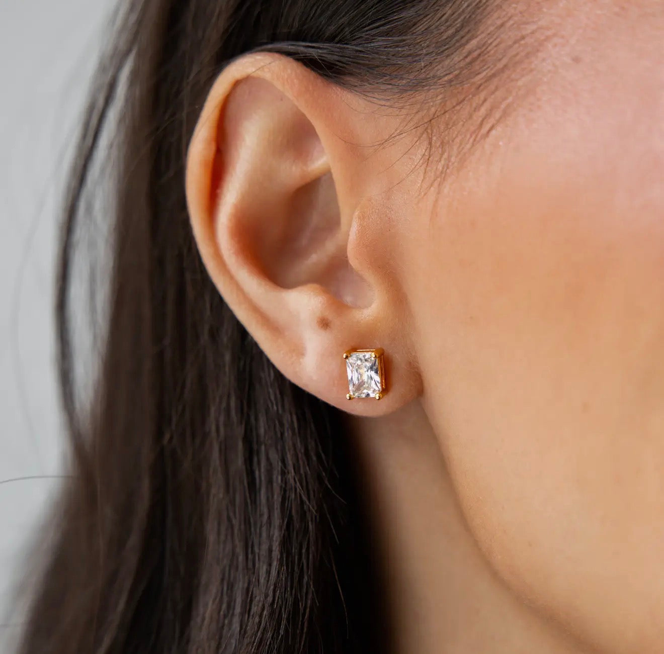 Brin Baguette Stud Earrings