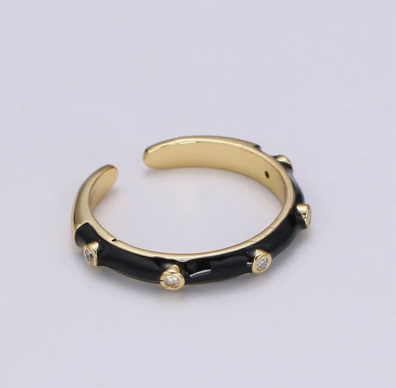 ￼Eliza Band Rainbow Ring