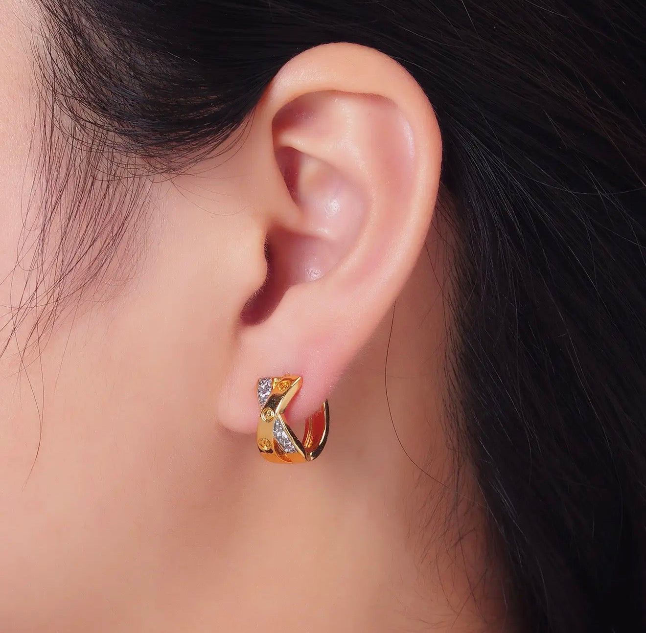 Sutton Two-Toned Huggies